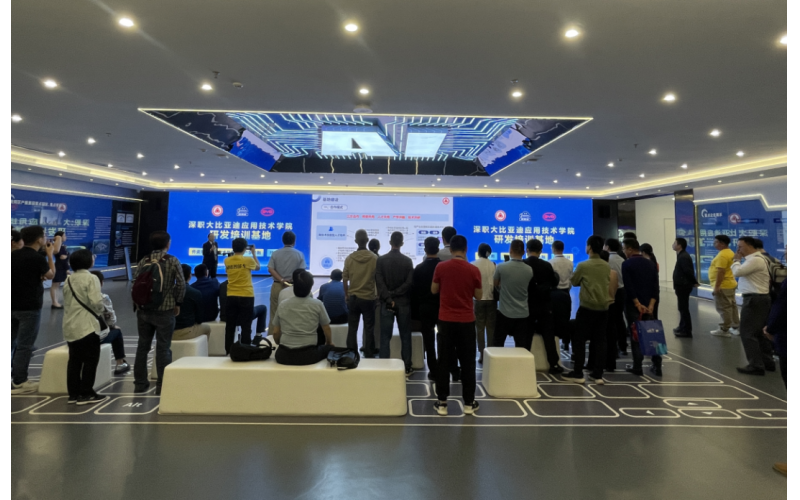 產(chǎn)學(xué)共融 I 全國汽車職教界專家蒞臨大運(yùn)AI小鎮(zhèn)